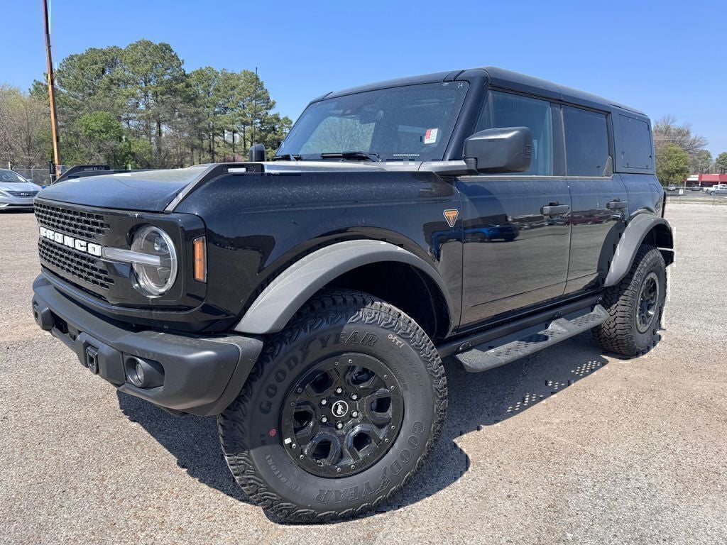 2025 Ford Bronco Badlands in Shadow Black — front three-quarter view